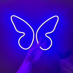 Butterfly light up that attaches to wall, in perfect condition!